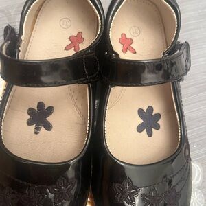 Youth dress shoes size 31